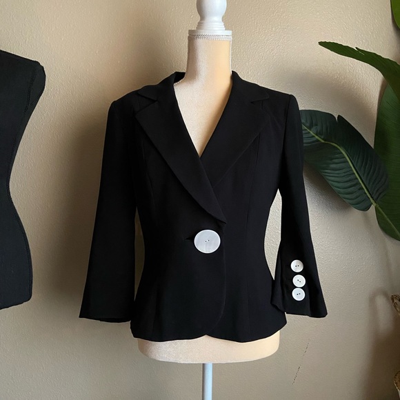 Etcetera Gorgeous Notched Collar Exaggerated Single Button Blazer - Picture 14 of 14